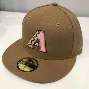 Brand new New Era Arizona fitted size 7.